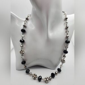 Black and crystal faceted dancing queen necklace ✨️ N1311